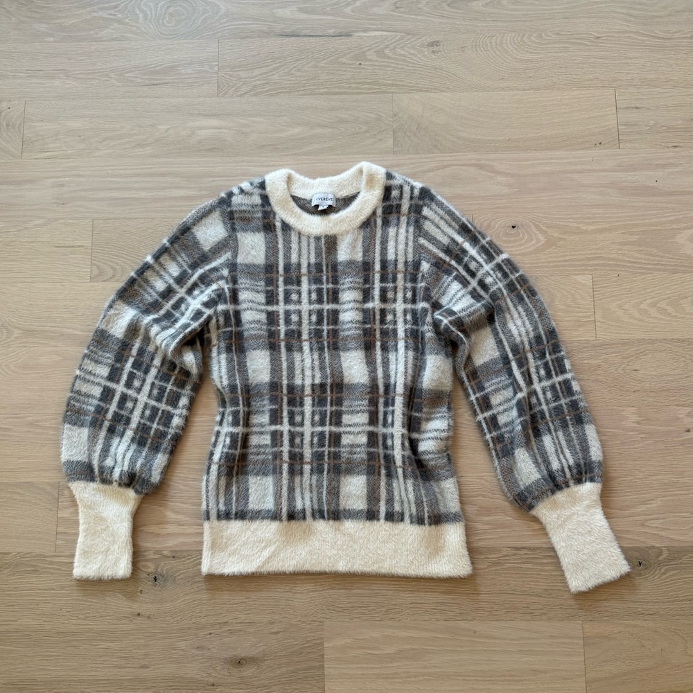Evereve Cream and Gray Knit Sweater